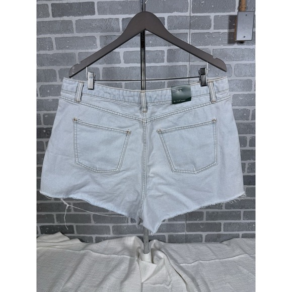Wild Fable High Rise Cutoff Shorts Women's Size 16 Light Wash Denim 2.5" Target - Picture 2 of 2